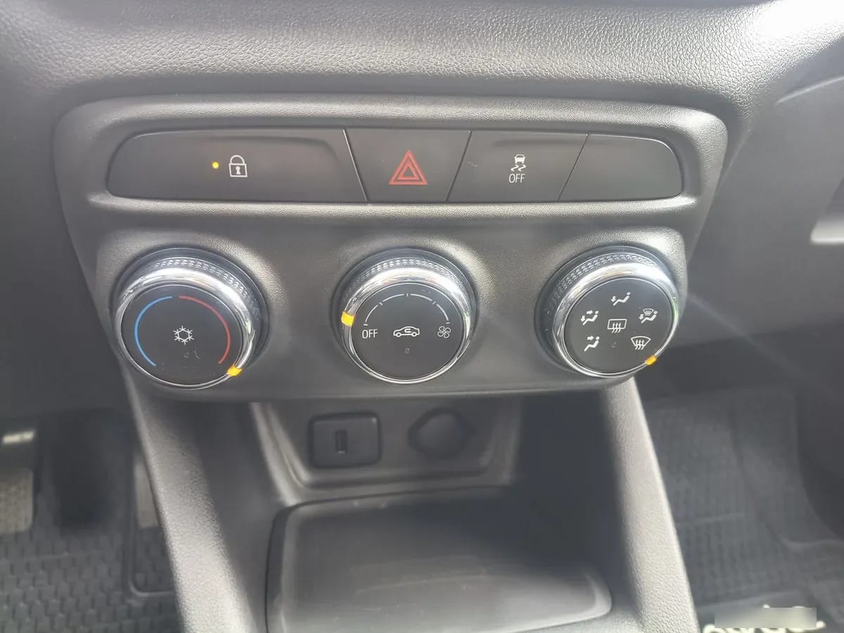 Chevrolet Tracker 1.2t Ltz Fwd Mt 5p año 2022