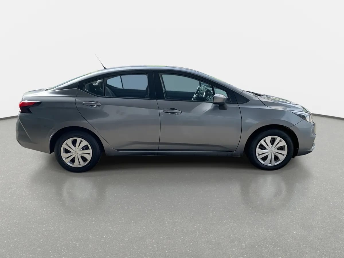 Nissan Versa 1.6 Sense 4x2 Mt 4p año 2022
