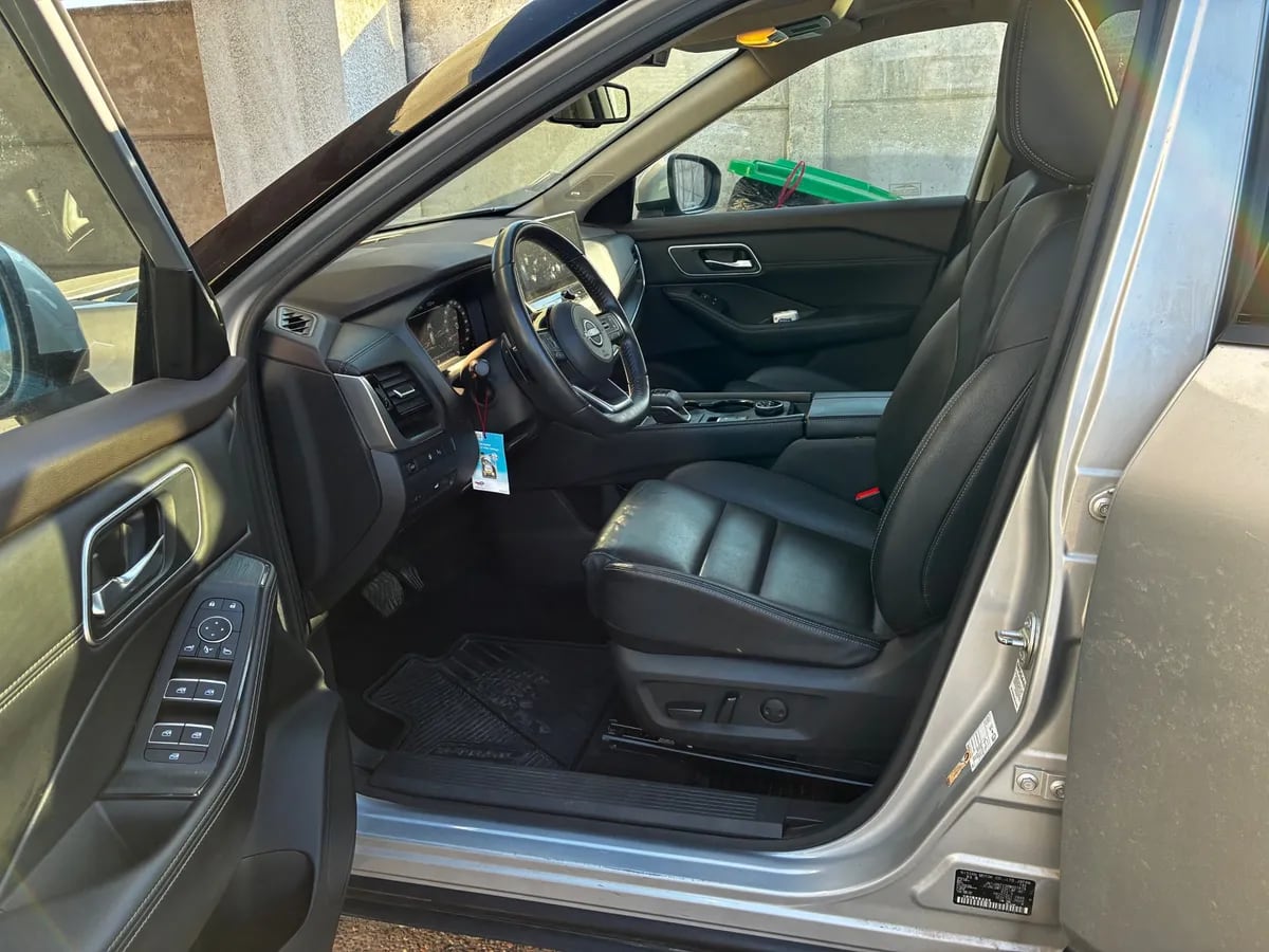 NISSAN X-TRAIL 2.5 Exclusive 3row At 4x4 año 2024