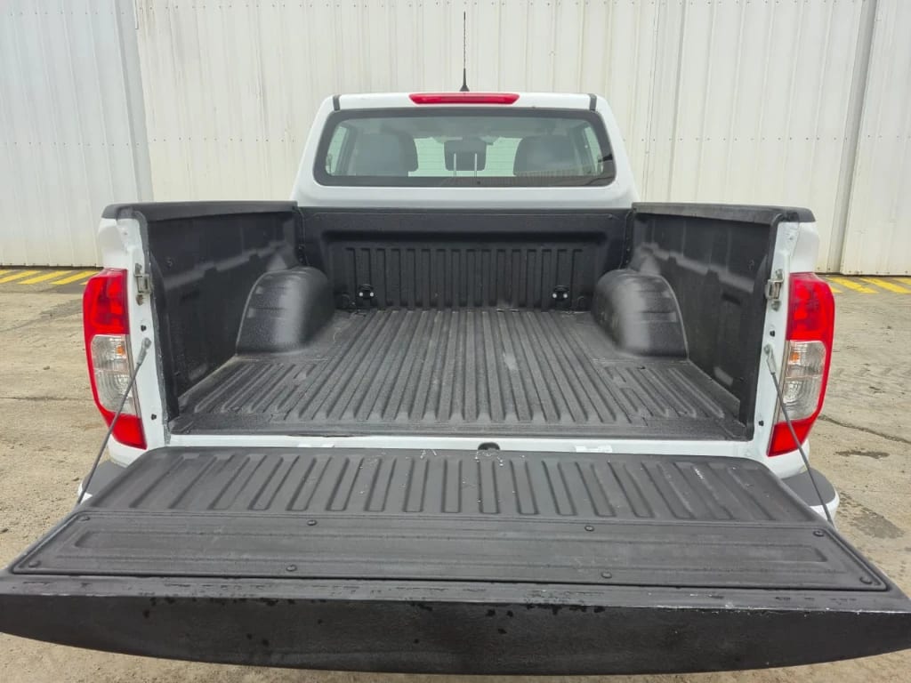 Nissan Navara Navara Xe 2.3 Mt 4x2 año 2023