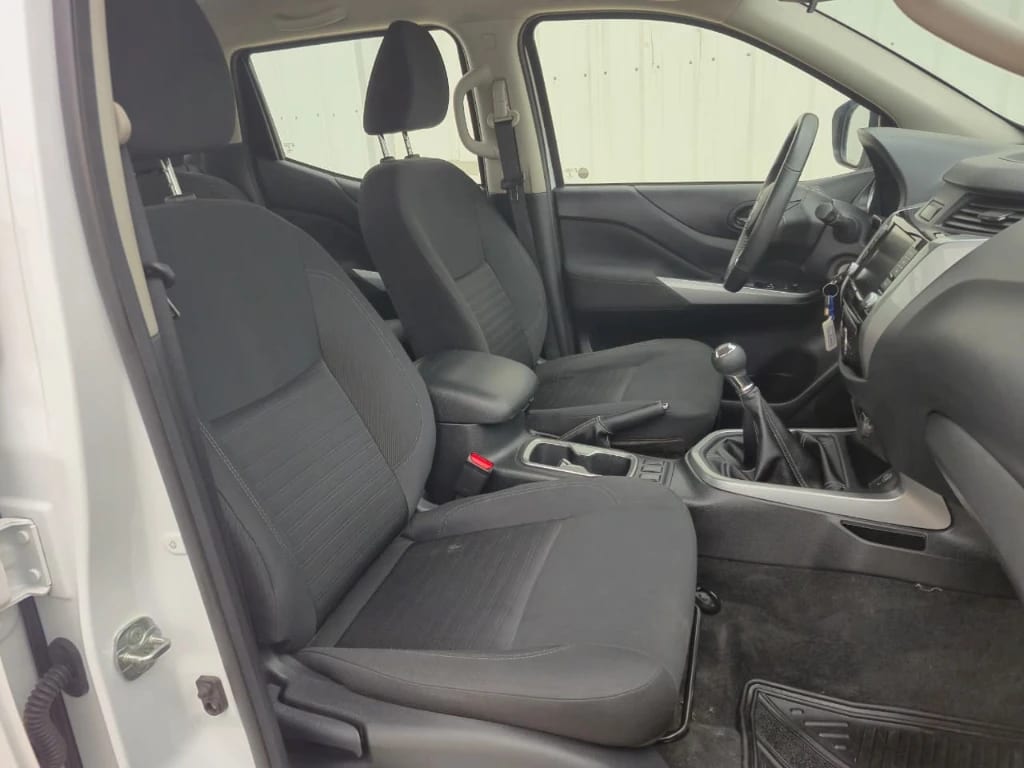 Nissan Navara Navara Xe 2.3 Mt 4x2 año 2023