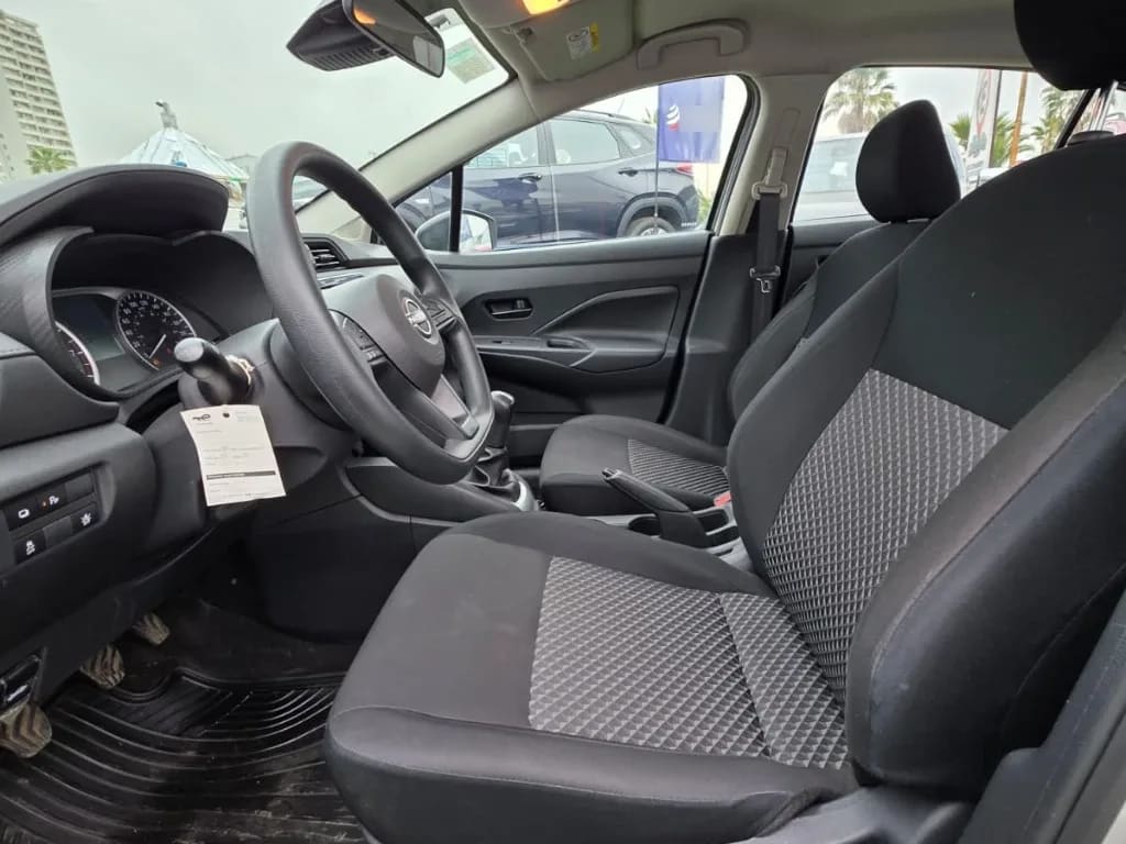 Nissan Versa 1.6 Sense 4x2 Mt 4p año 2025