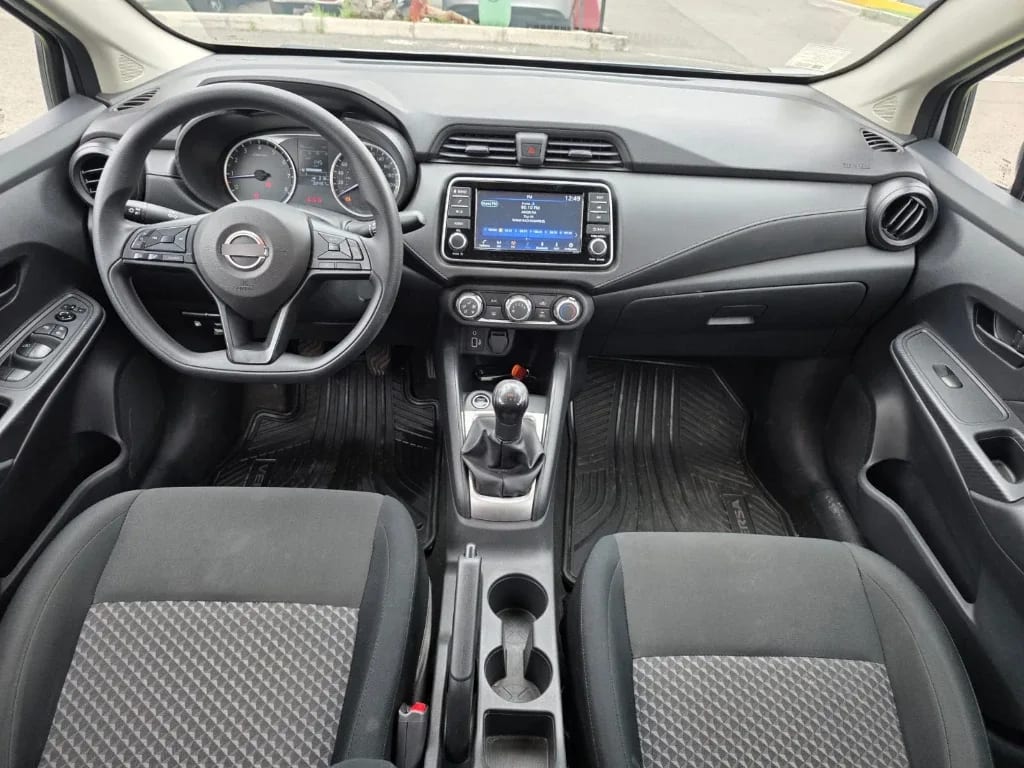 Nissan Versa 1.6 Sense 4x2 Mt 4p año 2025
