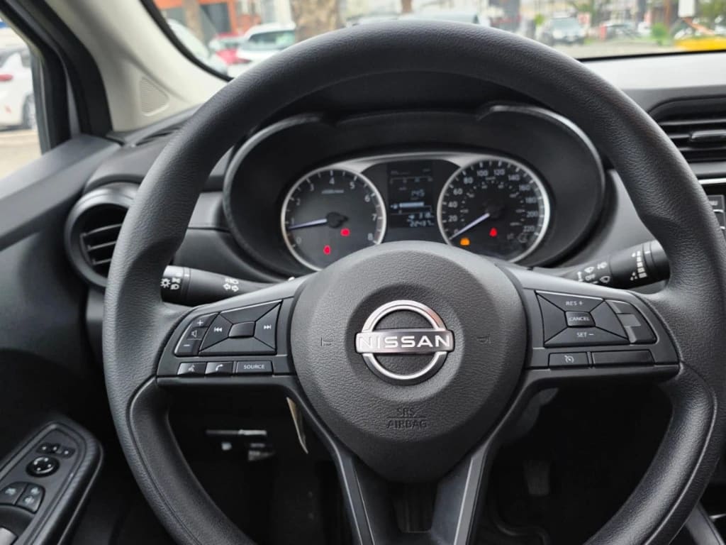 Nissan Versa 1.6 Sense 4x2 Mt 4p año 2025