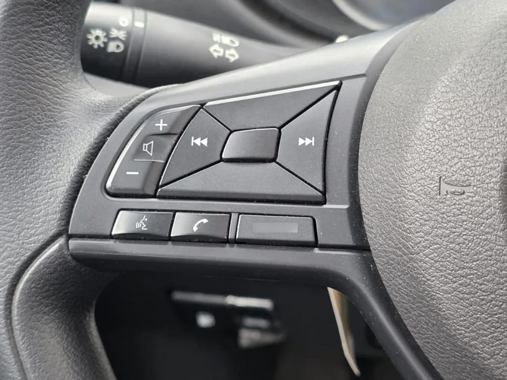 Nissan Versa 1.6 Sense 4x2 Mt 4p año 2025
