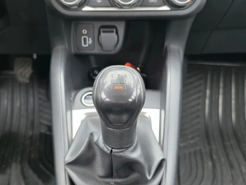 Nissan Versa 1.6 Sense 4x2 Mt 4p año 2025