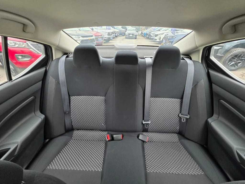 Nissan Versa 1.6 Sense 4x2 Mt 4p año 2025