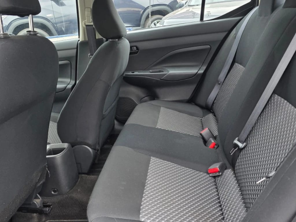 Nissan Versa 1.6 Sense 4x2 Mt 4p año 2025