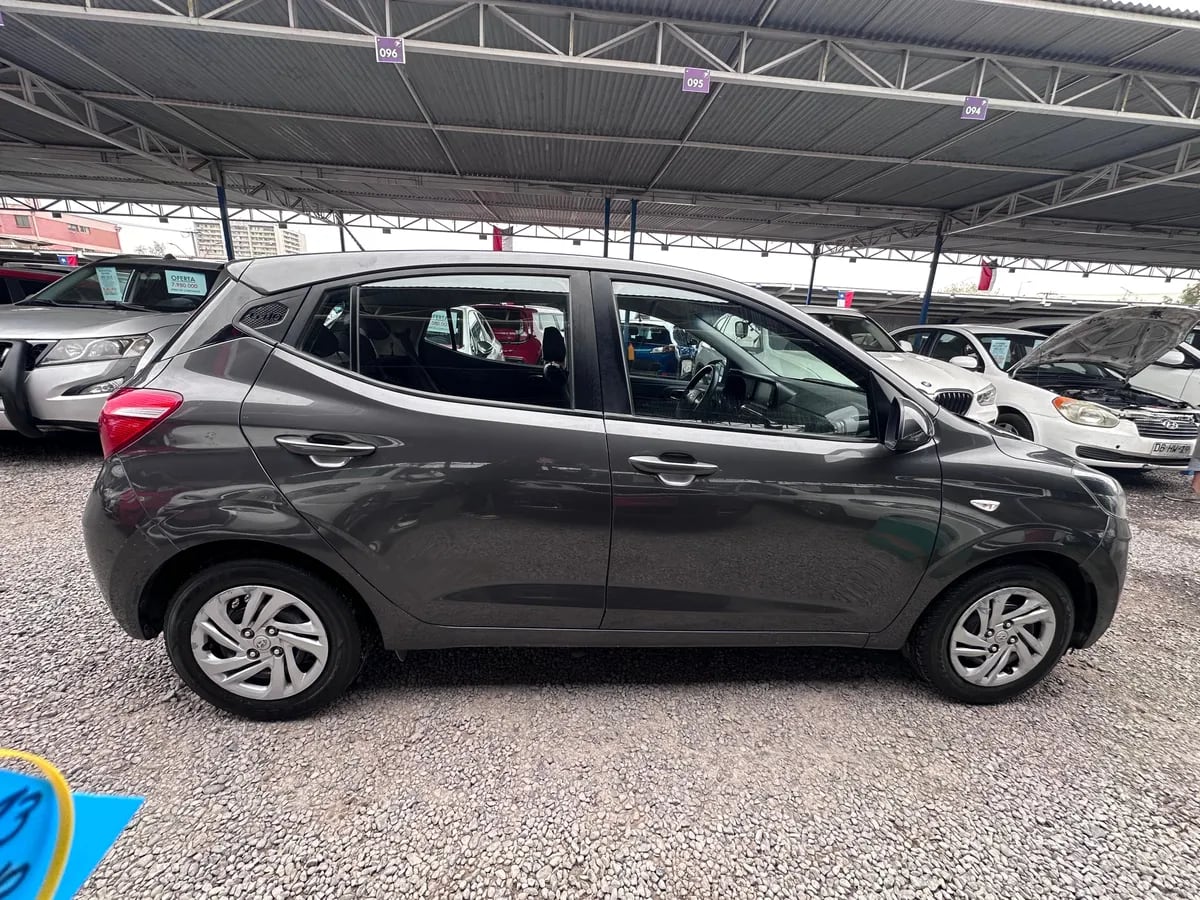HYUNDAI GRAND I-10  año 2022