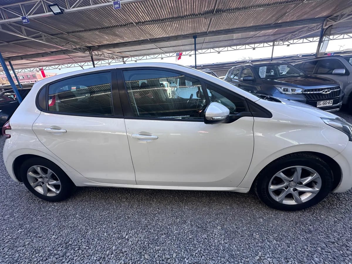 Peugeot 208 1.2 Active Pack Puretech E6 Mt año 2016