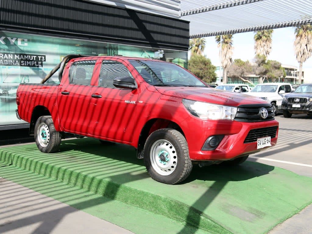 Toyota Hilux Dx 2.4 4x4 Mt año 2023