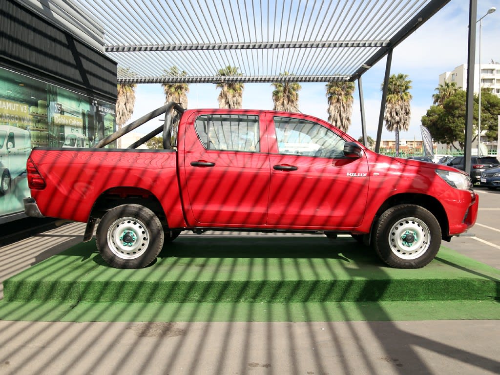 Toyota Hilux Dx 2.4 4x4 Mt año 2023