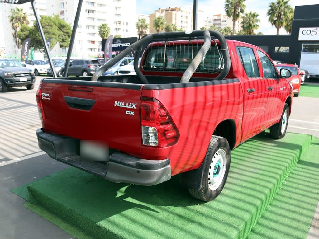 Toyota Hilux Dx 2.4 4x4 Mt año 2023