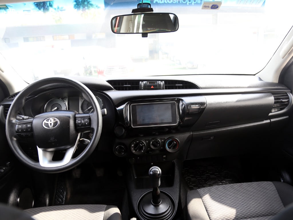 Toyota Hilux Dx 2.4 4x4 Mt año 2023