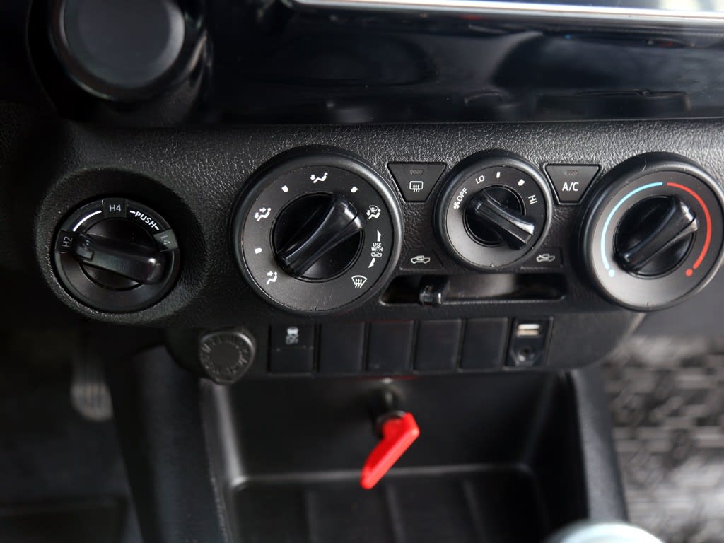 Toyota Hilux Dx 2.4 4x4 Mt año 2023
