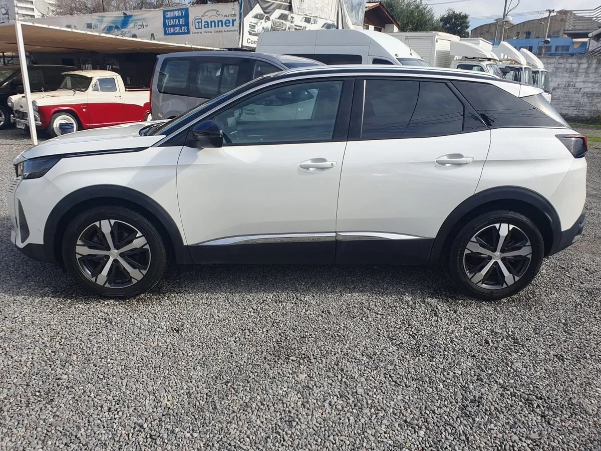 PEUGEOT 3008  año 2023