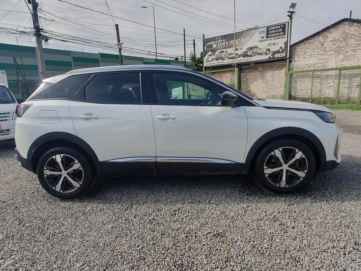 PEUGEOT 3008  año 2023