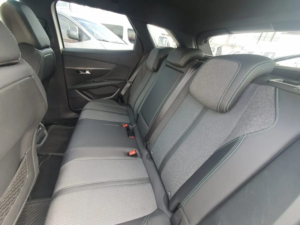 PEUGEOT 3008  año 2023