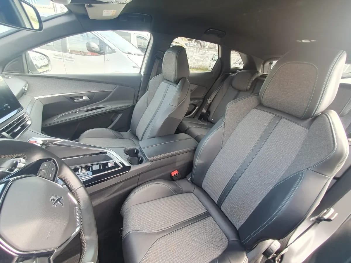 PEUGEOT 3008  año 2023