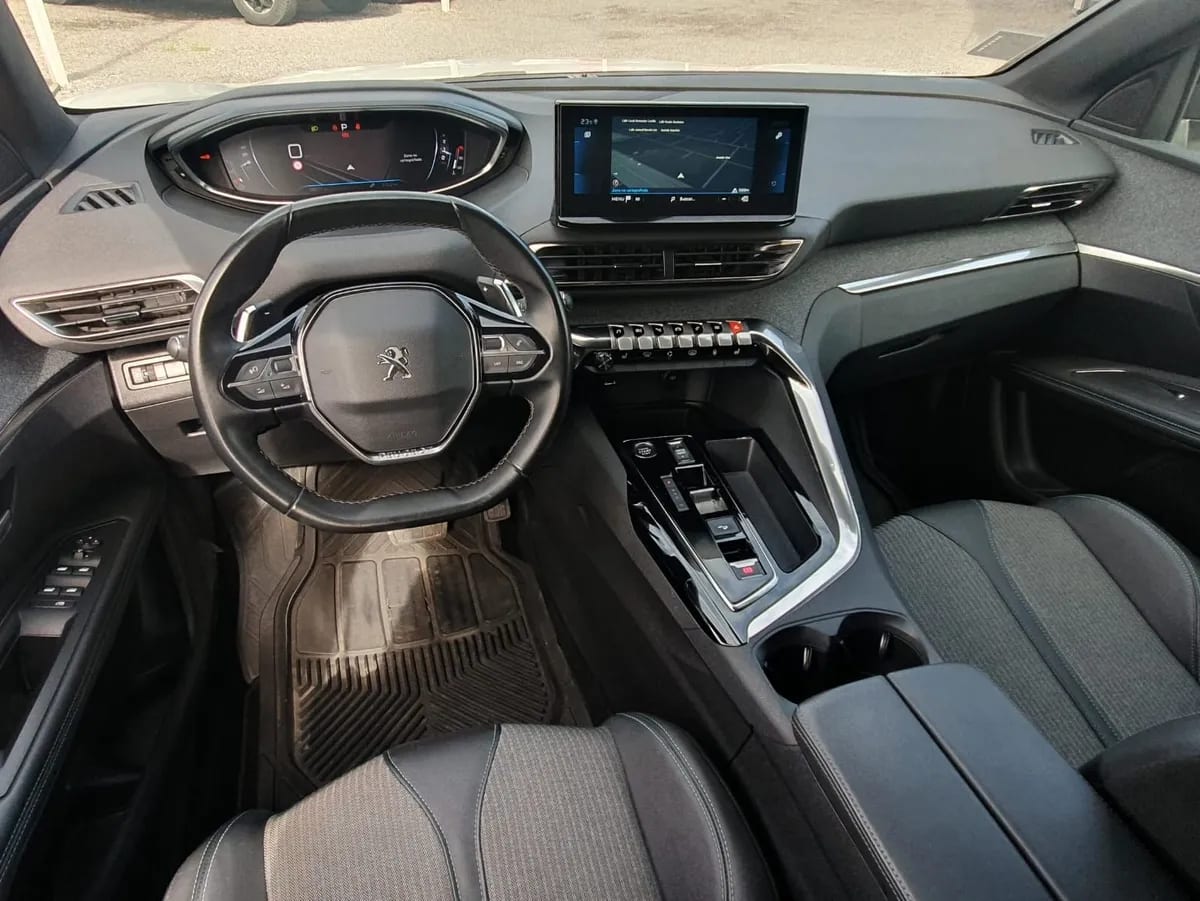 PEUGEOT 3008  año 2023