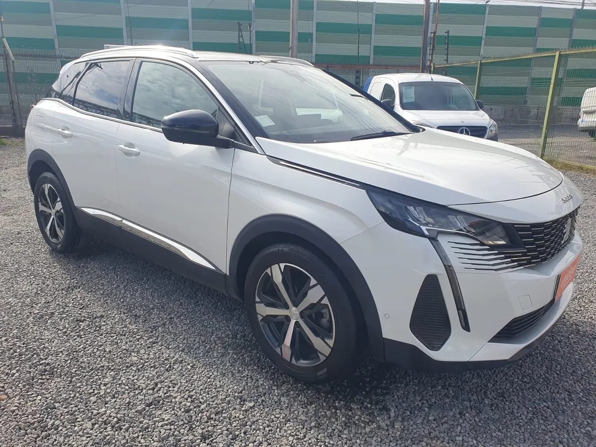 PEUGEOT 3008  año 2023