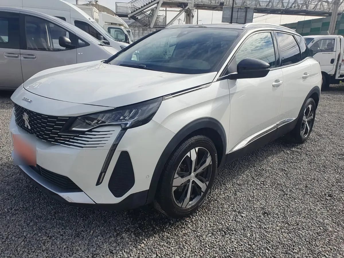 PEUGEOT 3008  año 2023