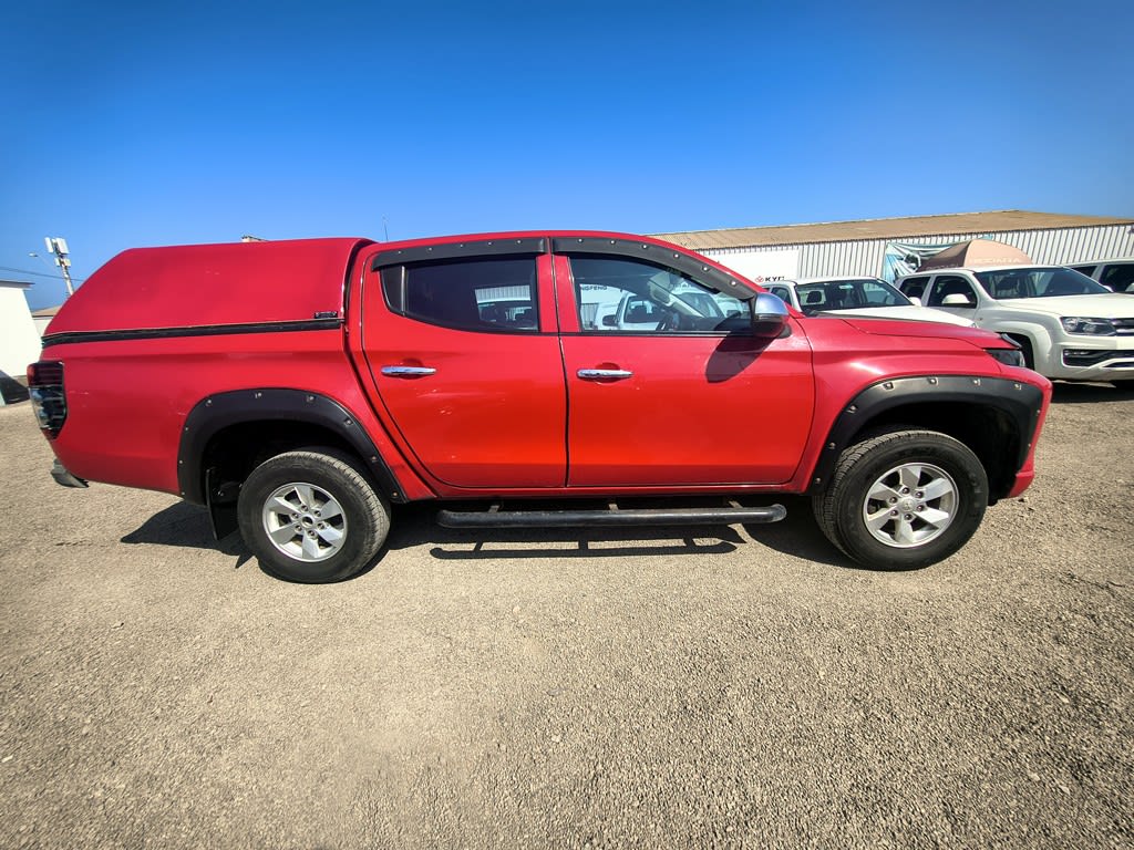 Mitsubishi L200 2.4 Katana Cr año 2021