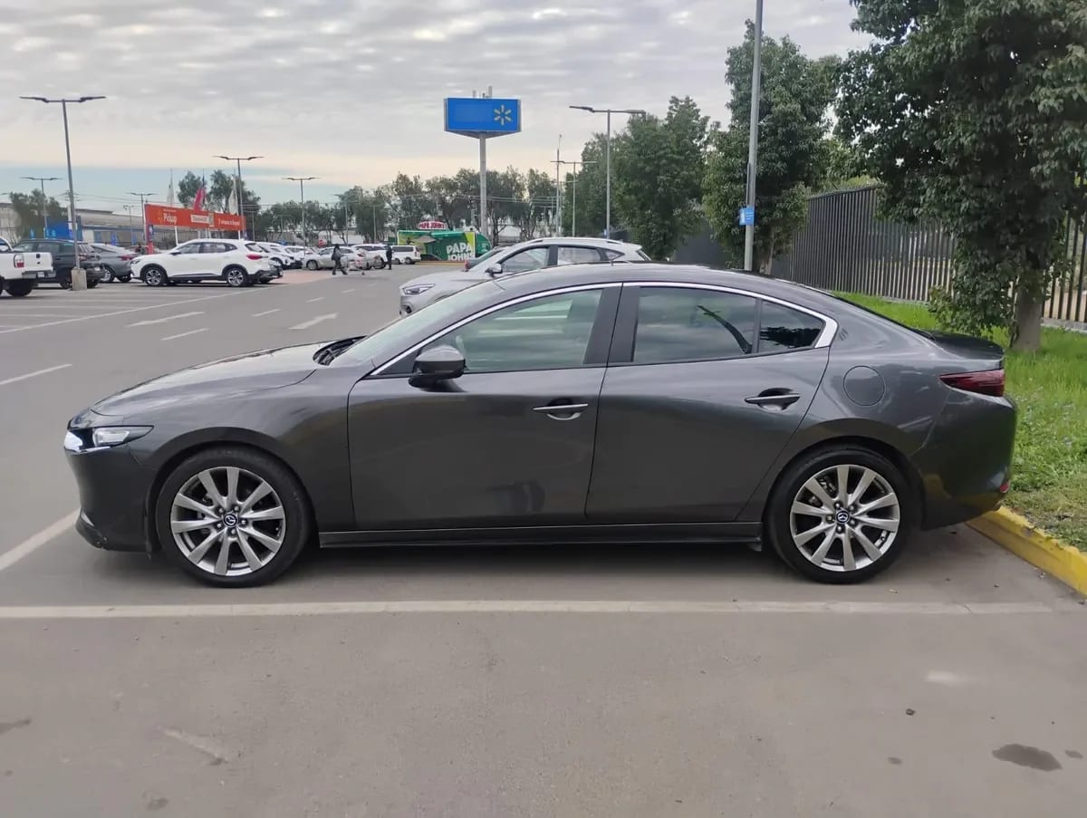 MAZDA MAZDA3 2.0 Sedán V 7g At año 2020
