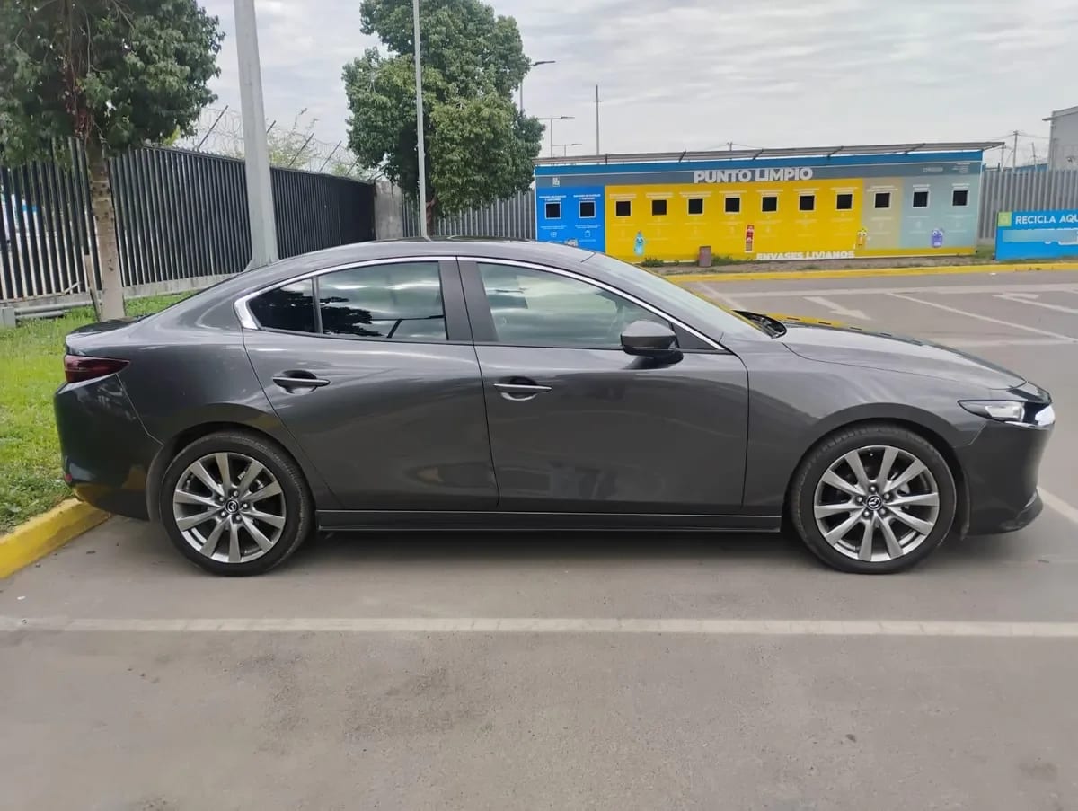 MAZDA MAZDA3 2.0 Sedán V 7g At año 2020
