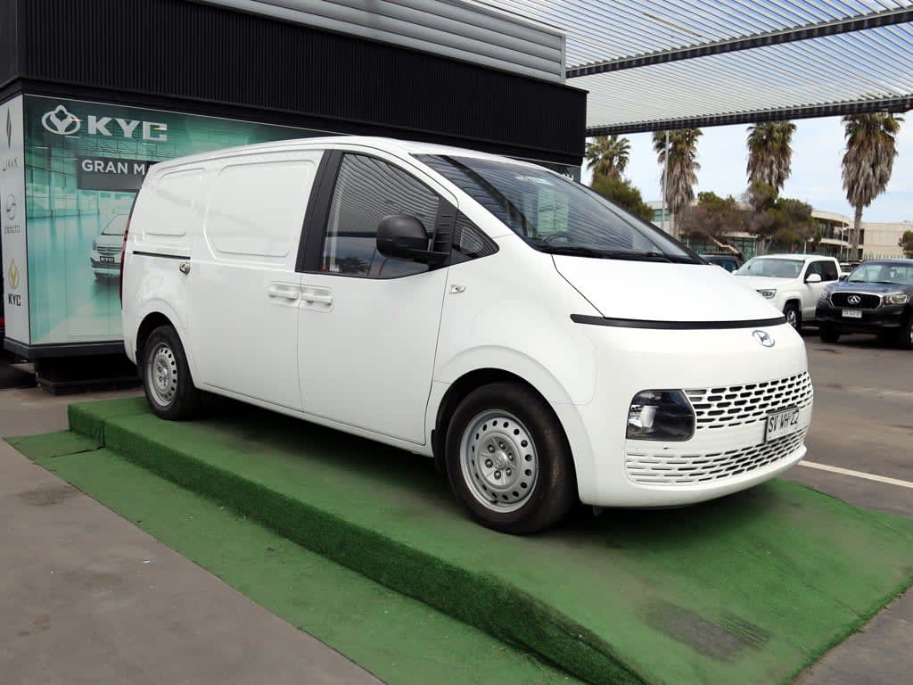 Hyundai Staria 2.2 6mt Cri año 2023