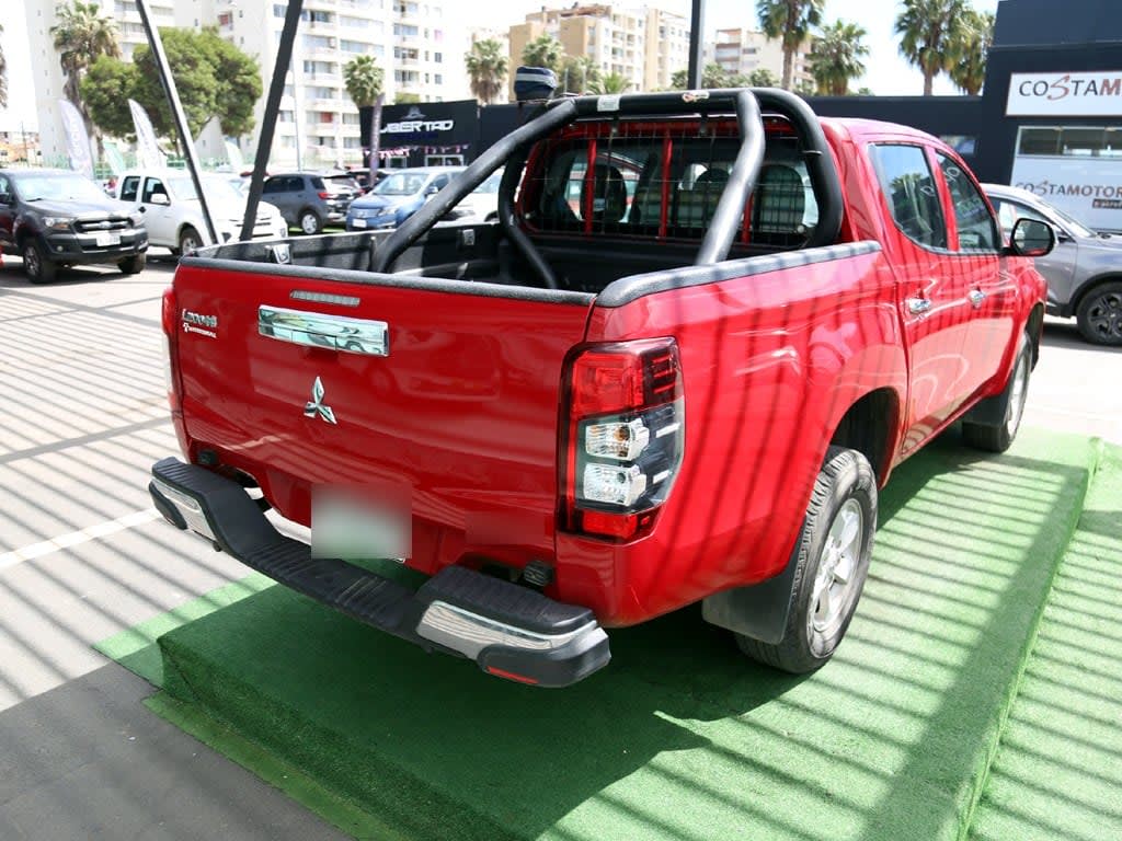 Mitsubishi L200 Katana 2.4 4x4 Mt año 2023