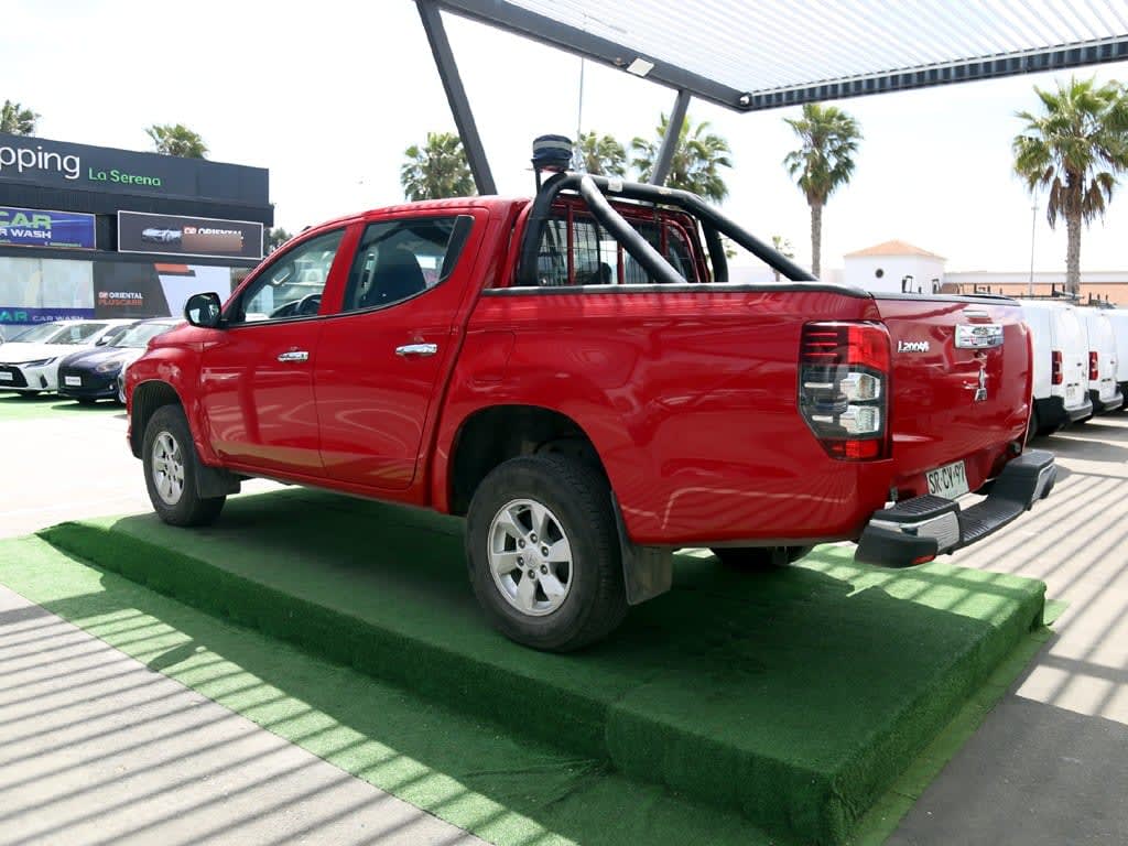 Mitsubishi L200 Katana 2.4 4x4 Mt año 2023