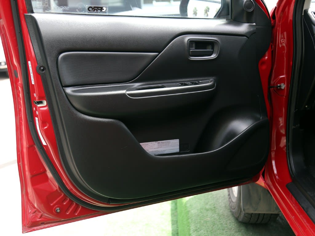 Mitsubishi L200 Katana 2.4 4x4 Mt año 2023