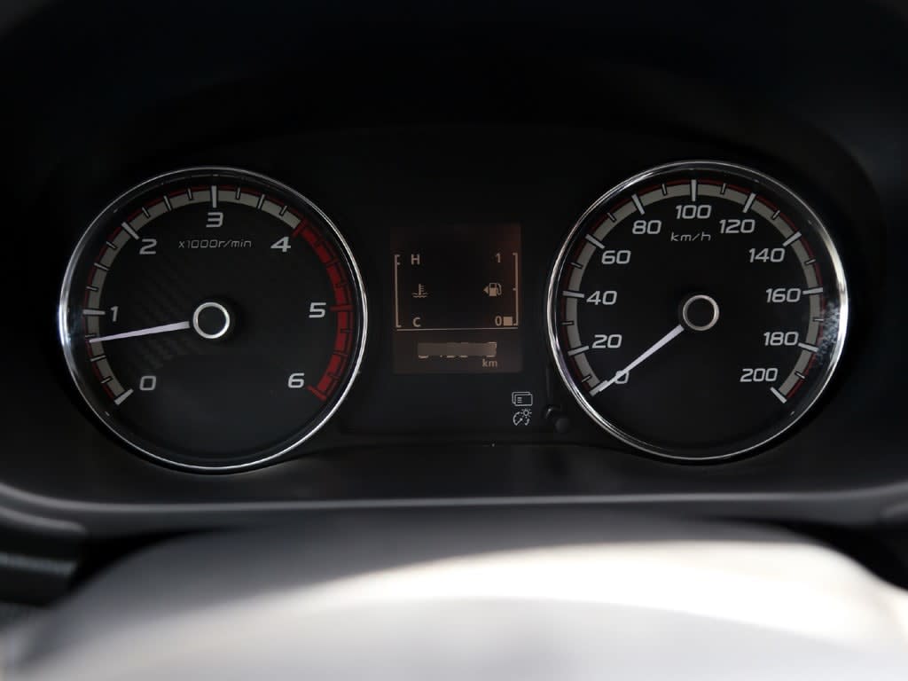 Mitsubishi L200 Katana 2.4 4x4 Mt año 2023