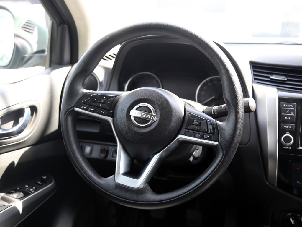 Nissan Navara 2.3 Xe Mt 4x4 año 2024