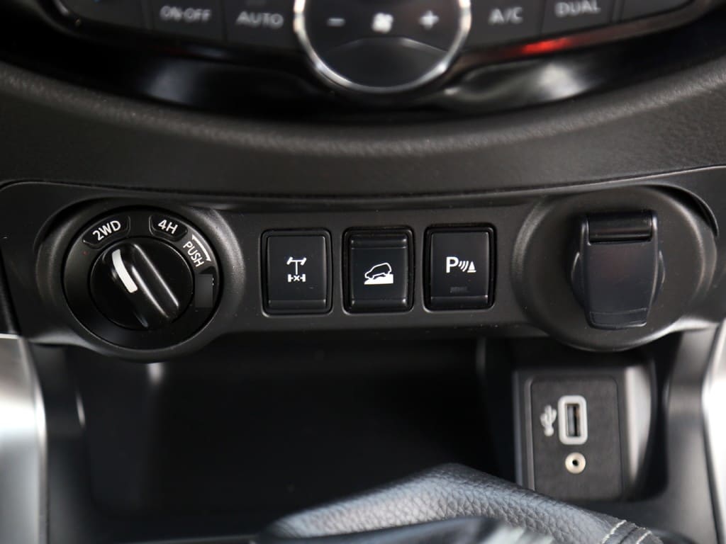 Nissan Navara 2.3 Xe Mt 4x4 año 2024