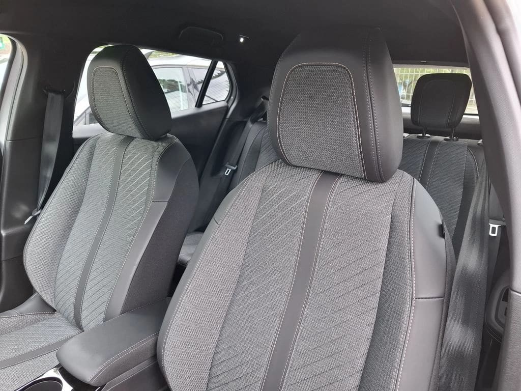 Peugeot 2008 1.2 Hybrid Allure Aut año 2026