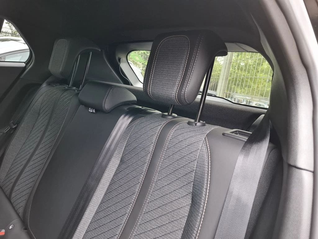 Peugeot 2008 1.2 Hybrid Allure Aut año 2026