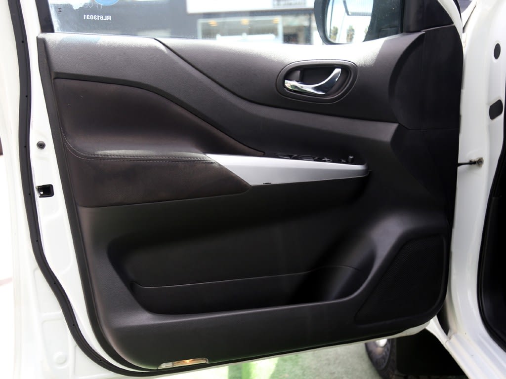 Nissan Navara 2.3 Xe Mt 4x4 año 2024