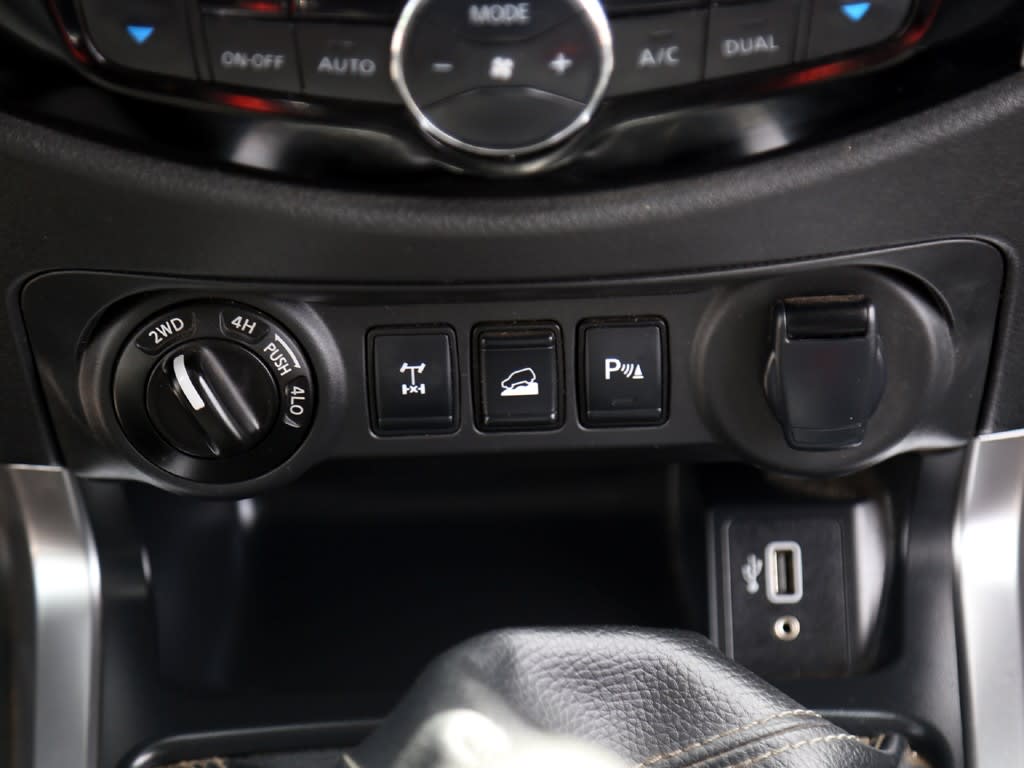 Nissan Navara 2.3 Xe Mt 4x4 año 2024