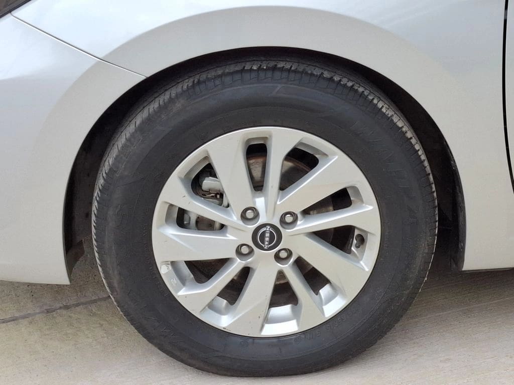 Nissan Versa Sense 1.6 año 2024