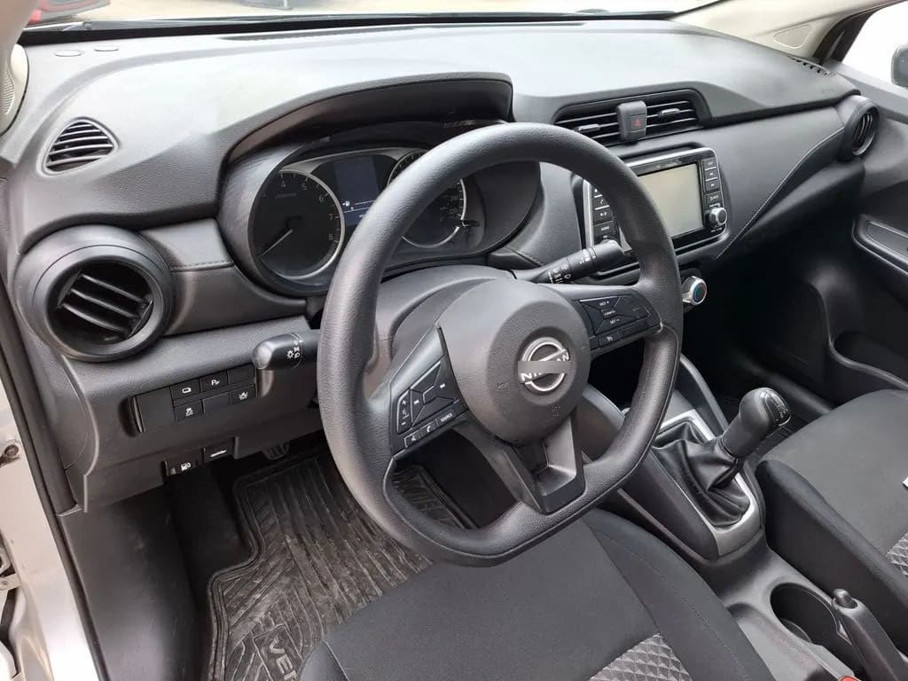 Nissan Versa Sense 1.6 año 2024