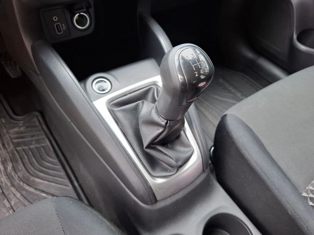 Nissan Versa Sense 1.6 año 2024