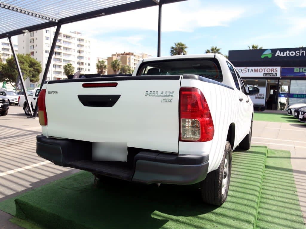 Toyota Hilux 2.4 Dx 4x2 Mt año 2021