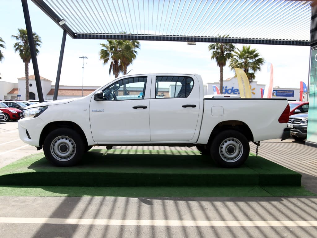 Toyota Hilux 2.4 Dx 4x2 Mt año 2021