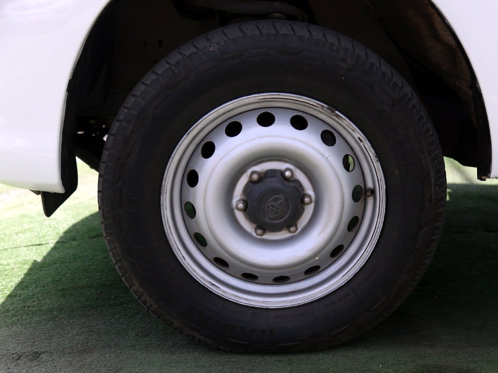 Toyota Hilux 2.4 Dx 4x2 Mt año 2021