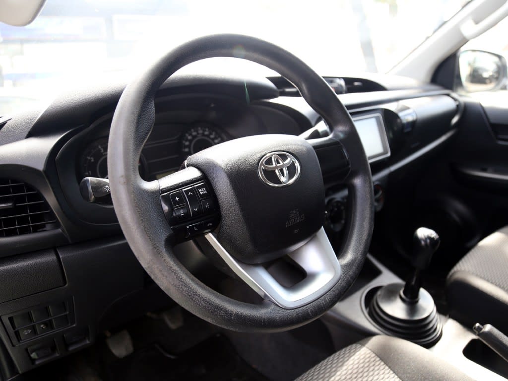 Toyota Hilux 2.4 Dx 4x2 Mt año 2021