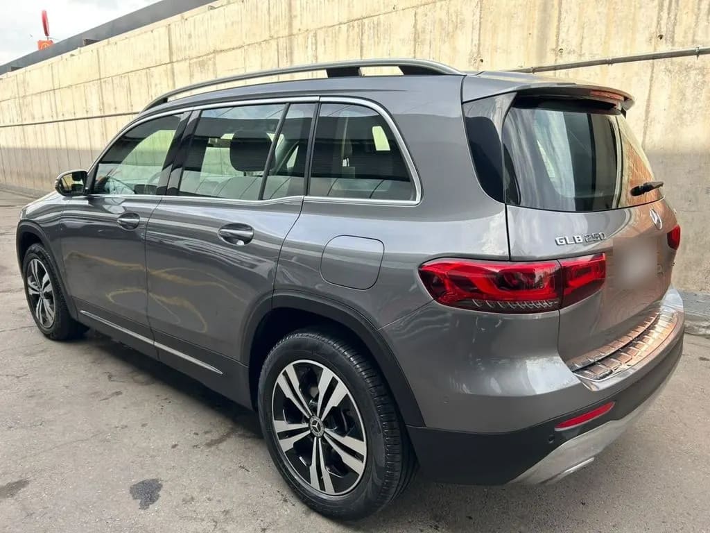 Mercedes-Benz Glb 250 2.0 4matic 4x4 At 5p año 2022
