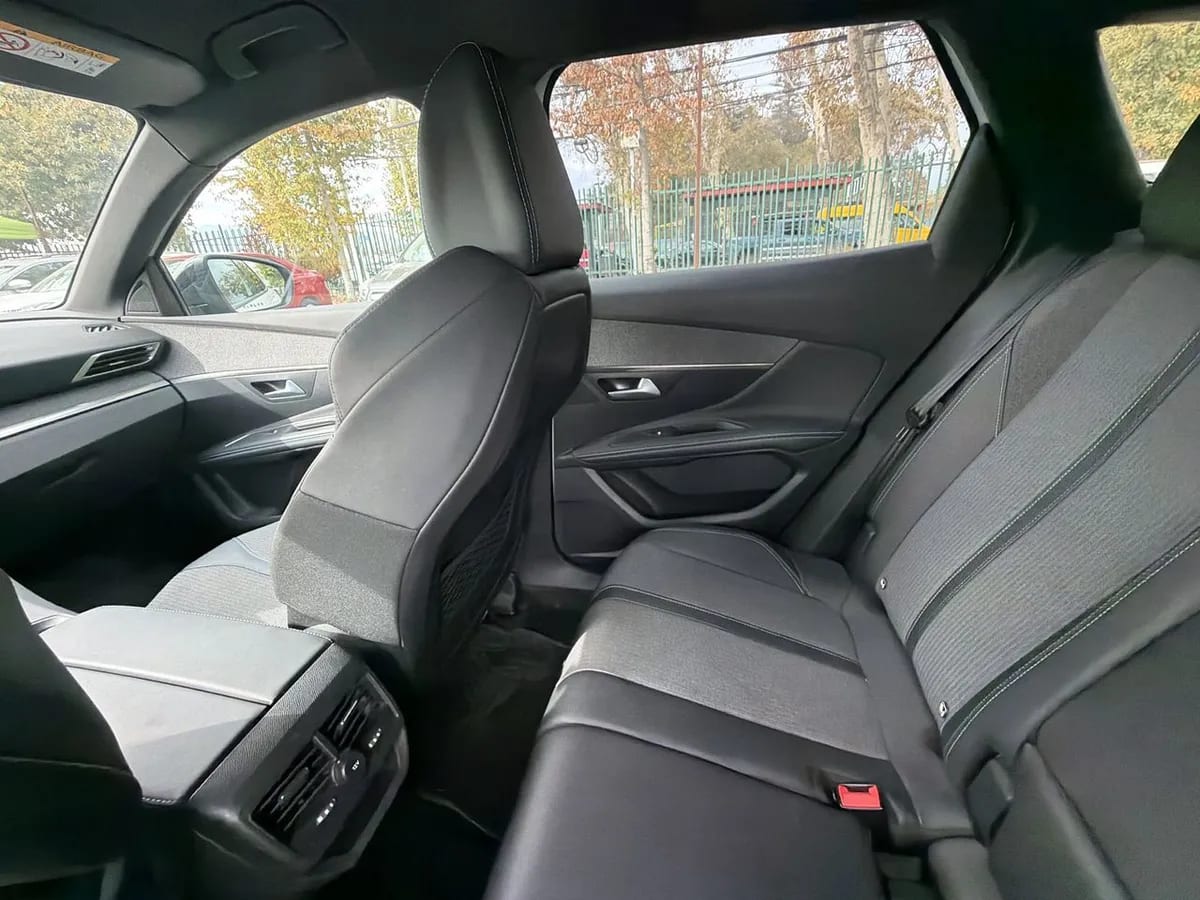 Peugeot 3008 1.5 Allure Pack Bluehdi 130 4x2 Eat8 5p año 2024