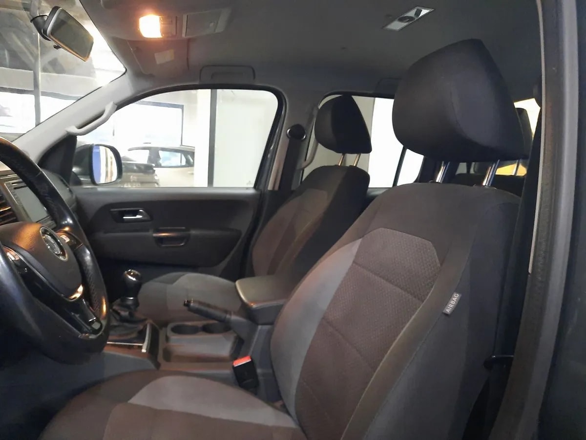 Volkswagen Amarok 2.0 Comfortline Diesel Dob. Cab. 4x2 Mt 4p año 2020